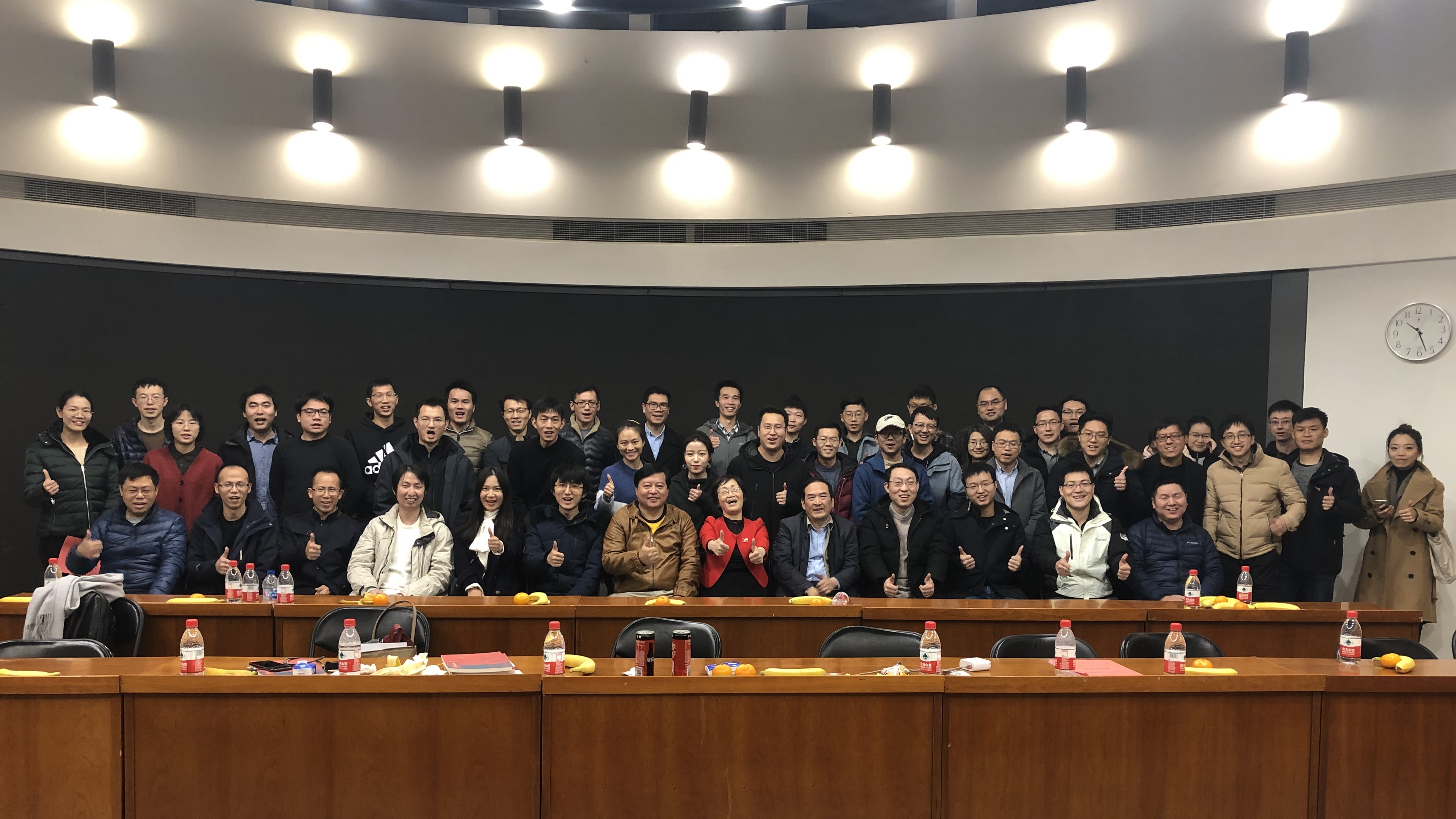 图4 座谈会后全体合影.jpg